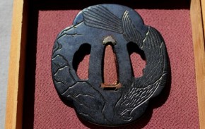 鍔(91)赤銅磨地木瓜形平彫鷲図鍔　　　江戸時代
