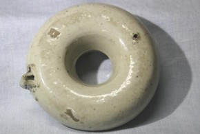 李朝白磁ドーナツ形水滴　　　李朝時代後期