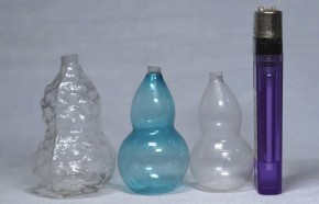 ガラス製ニッキ水入れ瓢箪形小瓶（１）　　３本　　　明治～大正時代　　　