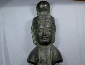 大きな銅製打出し観世音菩薩像（１）　　火中仏　　　平安～鎌倉時代　　　